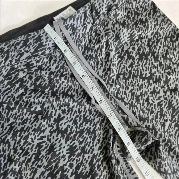 Nike Dri-Fit workout set Grey tank top Capri leggings sz S and M - Picture 11 of 12